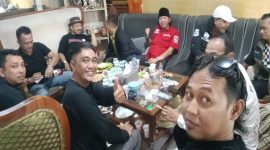 Ormas Madas dan Laskar Sakera Malang Raya dan Pegiat Lingkungan Lush Green Indonesia bersama Sam Tito juga Perwakilan LaNyala Academi saat acara Anniversary KHYI ke 20 