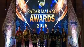 Sam Tito ketika terima penghargaan Radar Malang Awards 2025