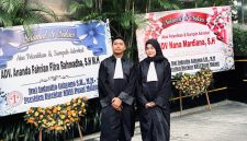 Nana dan Rian Usai Sumpah Advokat 