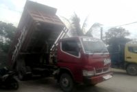 Damp Truck saat bongkar pasir yang hendak di cuci 