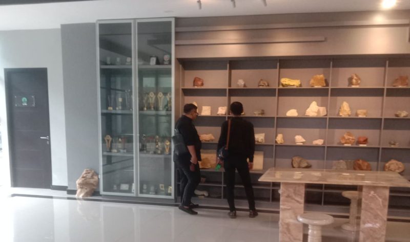 Anggota LGI ketika diruang tunggu ESDM Jatim