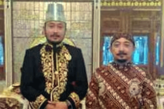 Pakubuwana XIV dan Ketua Pasaka Malang.